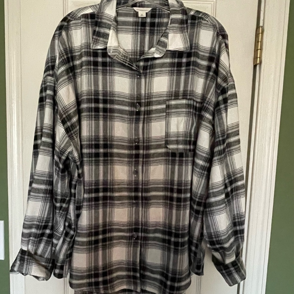 Women’s Black and White Plaid Button-Up Shirt